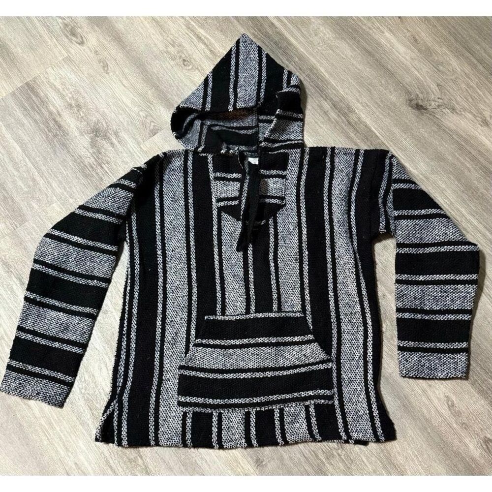 Unisex medium black and white NWOT poncho‎